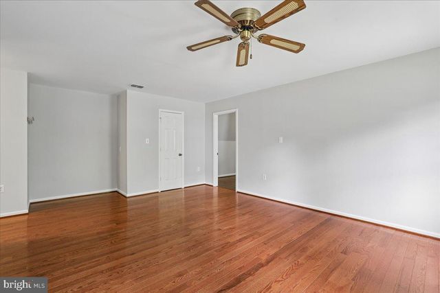 8253 HONEYSUCKLE RD, Manassas, VA 20112