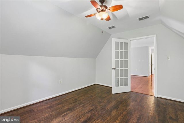8253 HONEYSUCKLE RD, Manassas, VA 20112