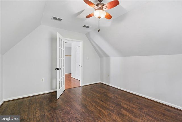 8253 HONEYSUCKLE RD, Manassas, VA 20112