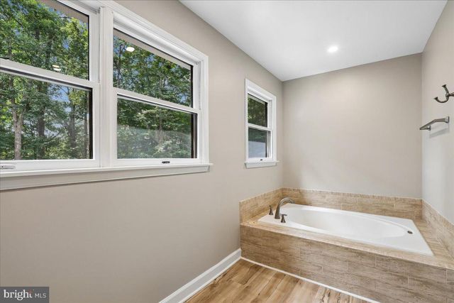 8253 HONEYSUCKLE RD, Manassas, VA 20112