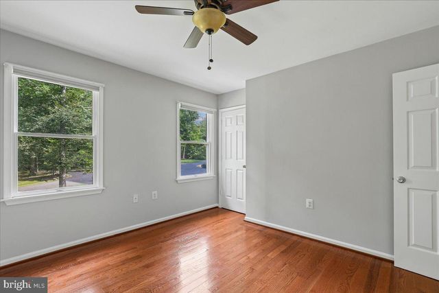 8253 HONEYSUCKLE RD, Manassas, VA 20112