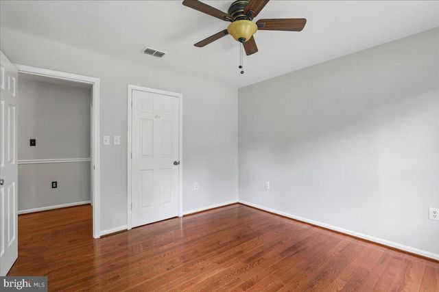 8253 HONEYSUCKLE RD, Manassas, VA 20112
