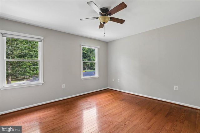 8253 HONEYSUCKLE RD, Manassas, VA 20112