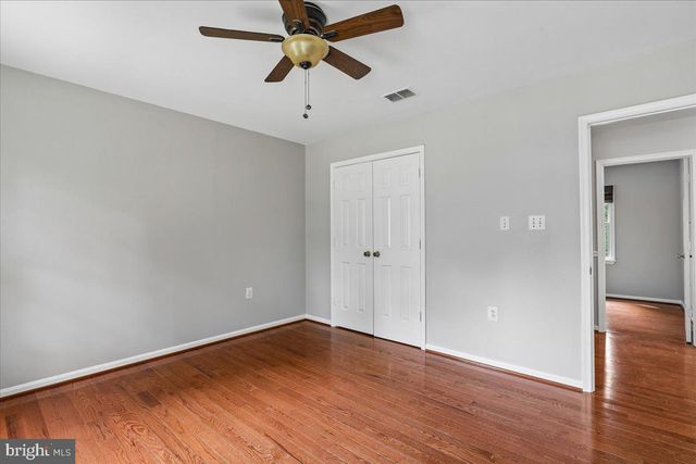 8253 HONEYSUCKLE RD, Manassas, VA 20112