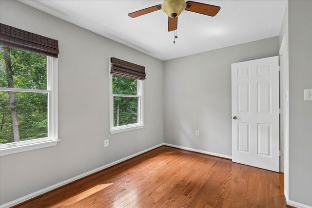 8253 HONEYSUCKLE RD, Manassas, VA 20112