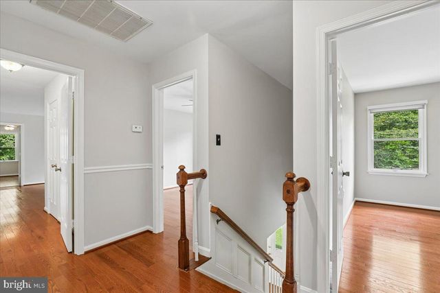 8253 HONEYSUCKLE RD, Manassas, VA 20112