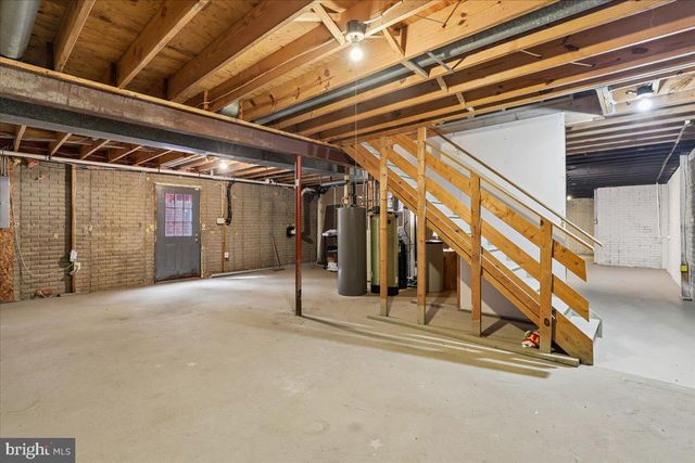 8253 HONEYSUCKLE RD, Manassas, VA 20112