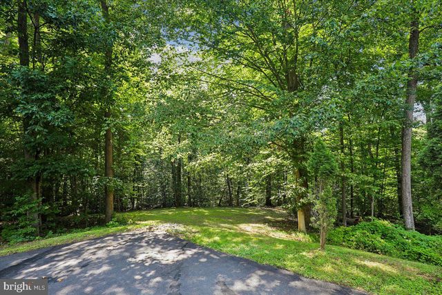 8253 HONEYSUCKLE RD, Manassas, VA 20112