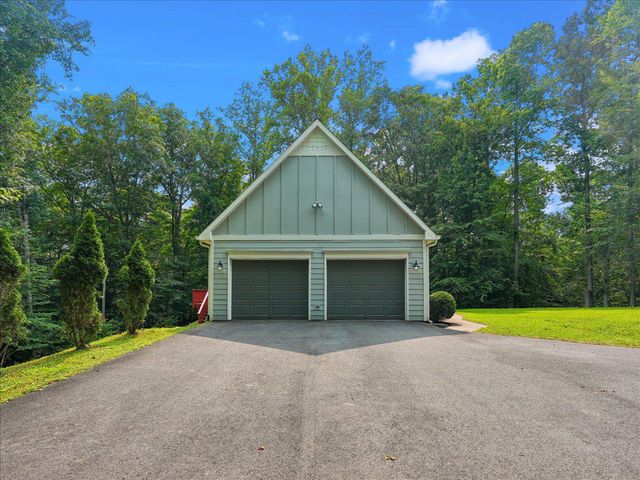8253 HONEYSUCKLE RD, Manassas, VA 20112