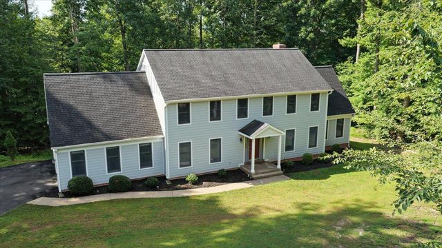 8253 HONEYSUCKLE RD, Manassas, VA 20112