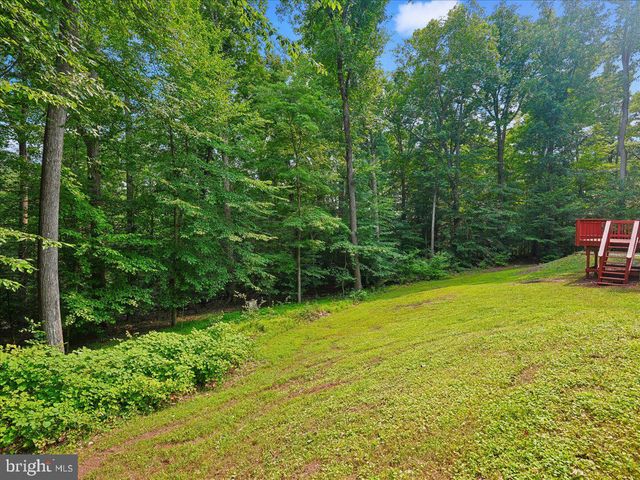 8253 HONEYSUCKLE RD, Manassas, VA 20112