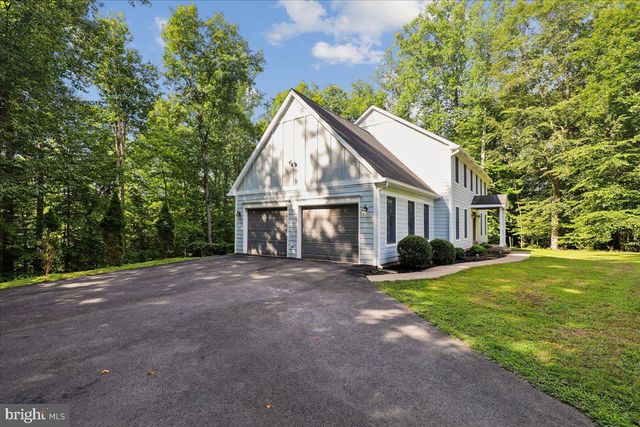 8253 HONEYSUCKLE RD, Manassas, VA 20112