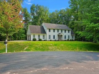 8253 HONEYSUCKLE RD, Manassas, VA 20112