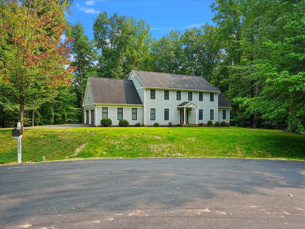 8253 HONEYSUCKLE RD, Manassas, VA 20112