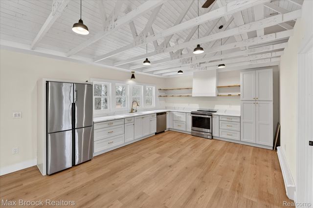 22525 Riverdale Drive, Southfield, MI 48033