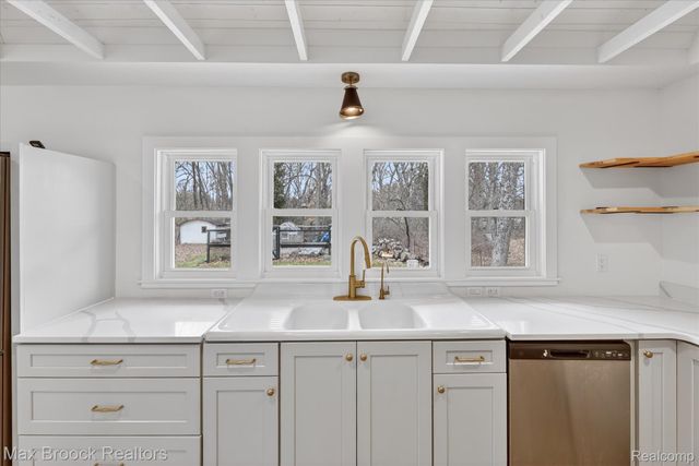 22525 Riverdale Drive, Southfield, MI 48033