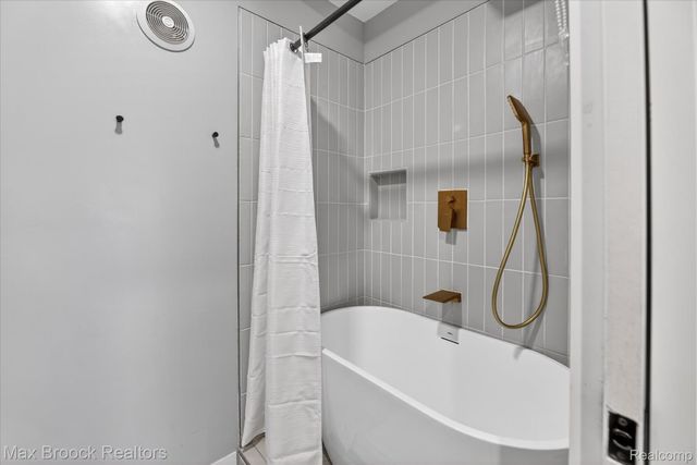 22525 Riverdale Drive, Southfield, MI 48033