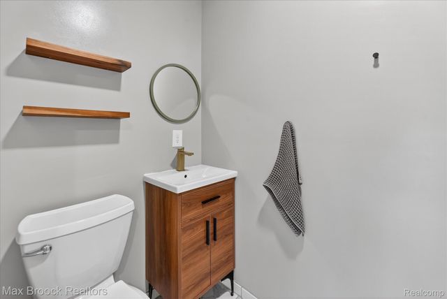 22525 Riverdale Drive, Southfield, MI 48033