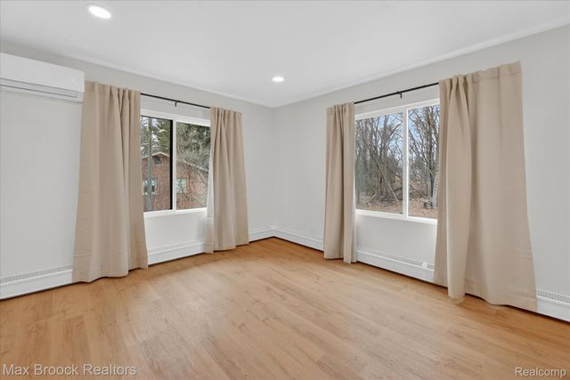 22525 Riverdale Drive, Southfield, MI 48033