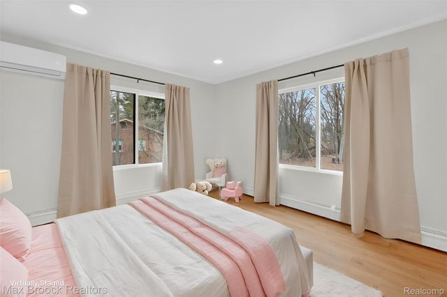 22525 Riverdale Drive, Southfield, MI 48033