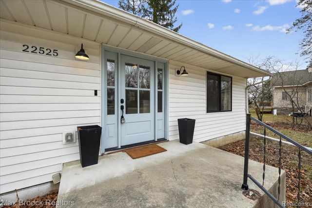 22525 Riverdale Drive, Southfield, MI 48033