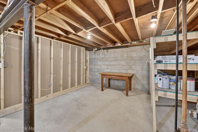 22525 Riverdale Drive, Southfield, MI 48033