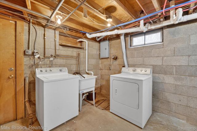 22525 Riverdale Drive, Southfield, MI 48033