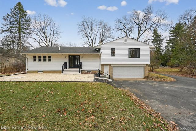 22525 Riverdale Drive, Southfield, MI 48033