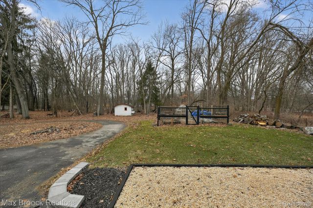 22525 Riverdale Drive, Southfield, MI 48033