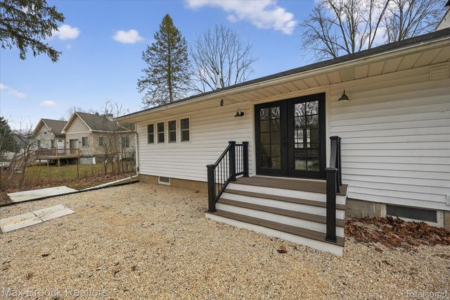 22525 Riverdale Drive, Southfield, MI 48033