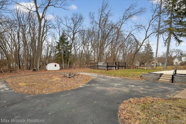 22525 Riverdale Drive, Southfield, MI 48033