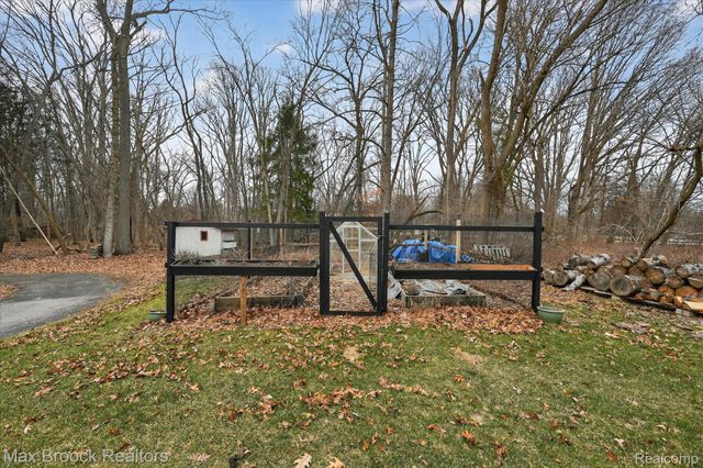 22525 Riverdale Drive, Southfield, MI 48033