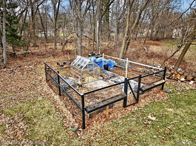 22525 Riverdale Drive, Southfield, MI 48033