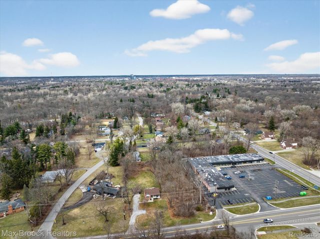 22525 Riverdale Drive, Southfield, MI 48033