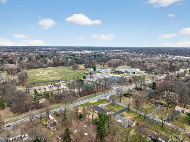 22525 Riverdale Drive, Southfield, MI 48033