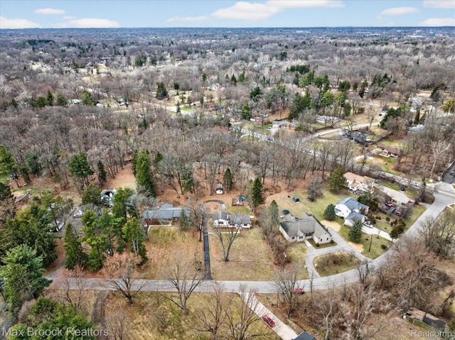 22525 Riverdale Drive, Southfield, MI 48033