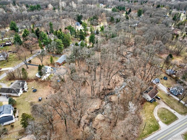 22525 Riverdale Drive, Southfield, MI 48033