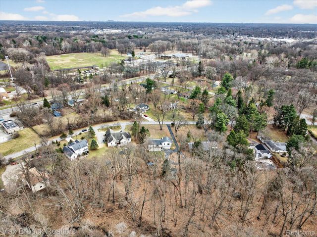 22525 Riverdale Drive, Southfield, MI 48033