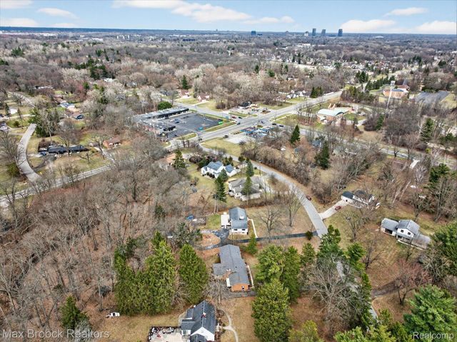 22525 Riverdale Drive, Southfield, MI 48033