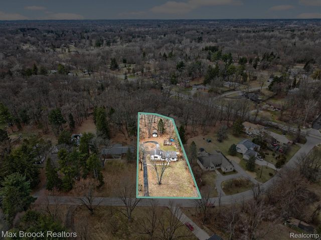 22525 Riverdale Drive, Southfield, MI 48033