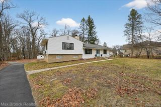 22525 Riverdale Drive, Southfield, MI 48033