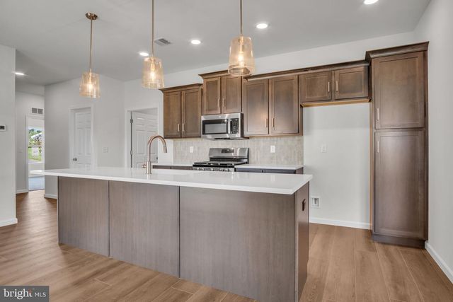 855 SHADOWBROOKE DR, Dover, PA 17315