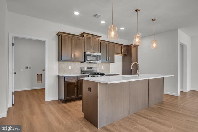 855 SHADOWBROOKE DR, Dover, PA 17315