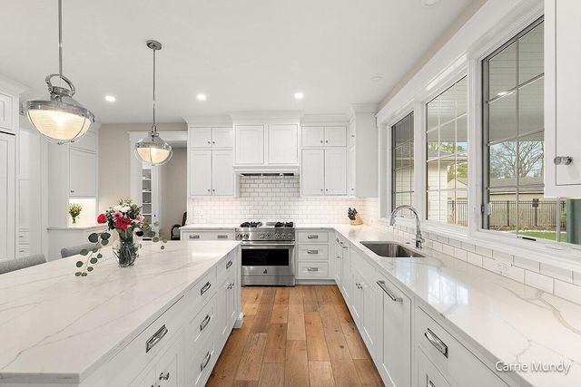 2725 Beechwood Drive SE, Grand Rapids, MI 49506