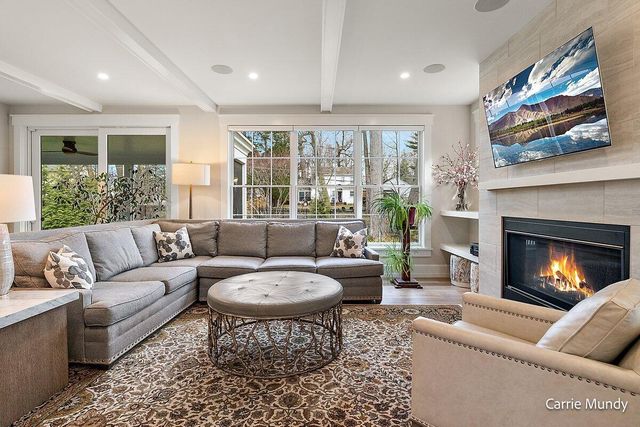 2725 Beechwood Drive SE, Grand Rapids, MI 49506