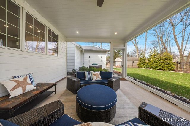 2725 Beechwood Drive SE, Grand Rapids, MI 49506