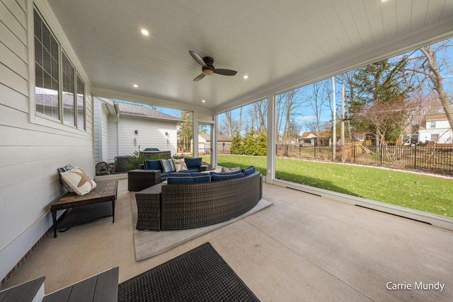 2725 Beechwood Drive SE, Grand Rapids, MI 49506