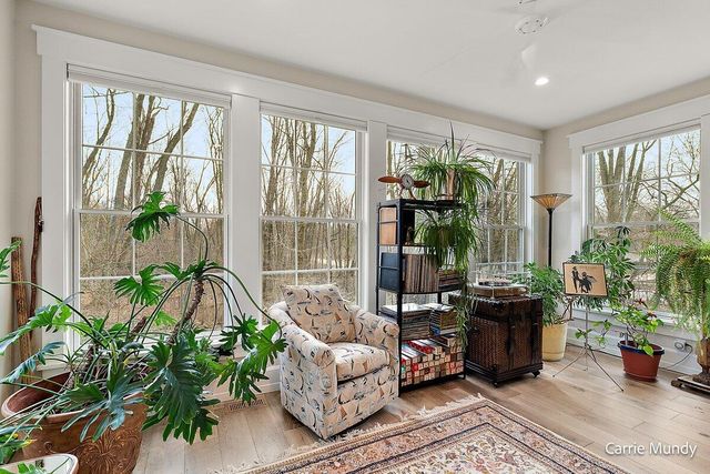 2725 Beechwood Drive SE, Grand Rapids, MI 49506