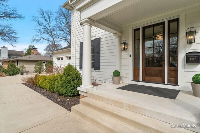 2725 Beechwood Drive SE, Grand Rapids, MI 49506