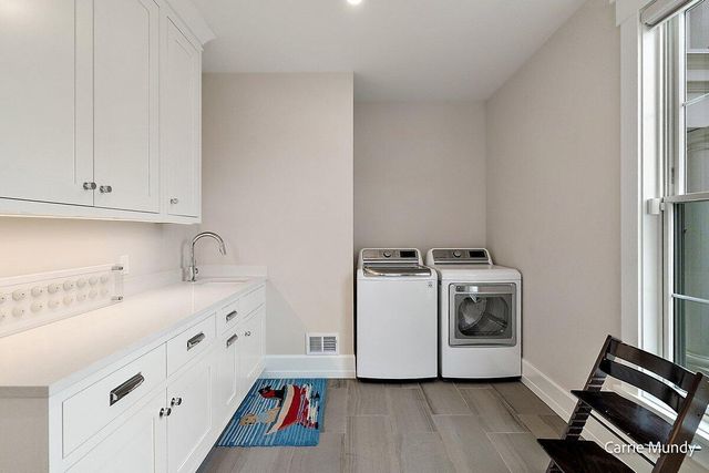 2725 Beechwood Drive SE, Grand Rapids, MI 49506